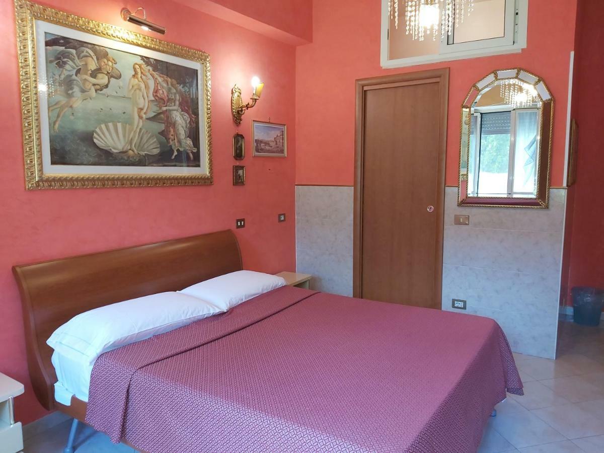Babri Simim Taj Bed and breakfast Roma